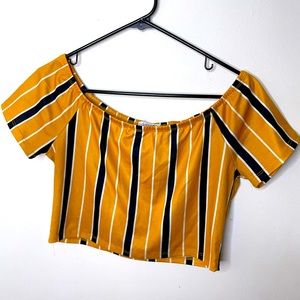 Women mustard crop top size L